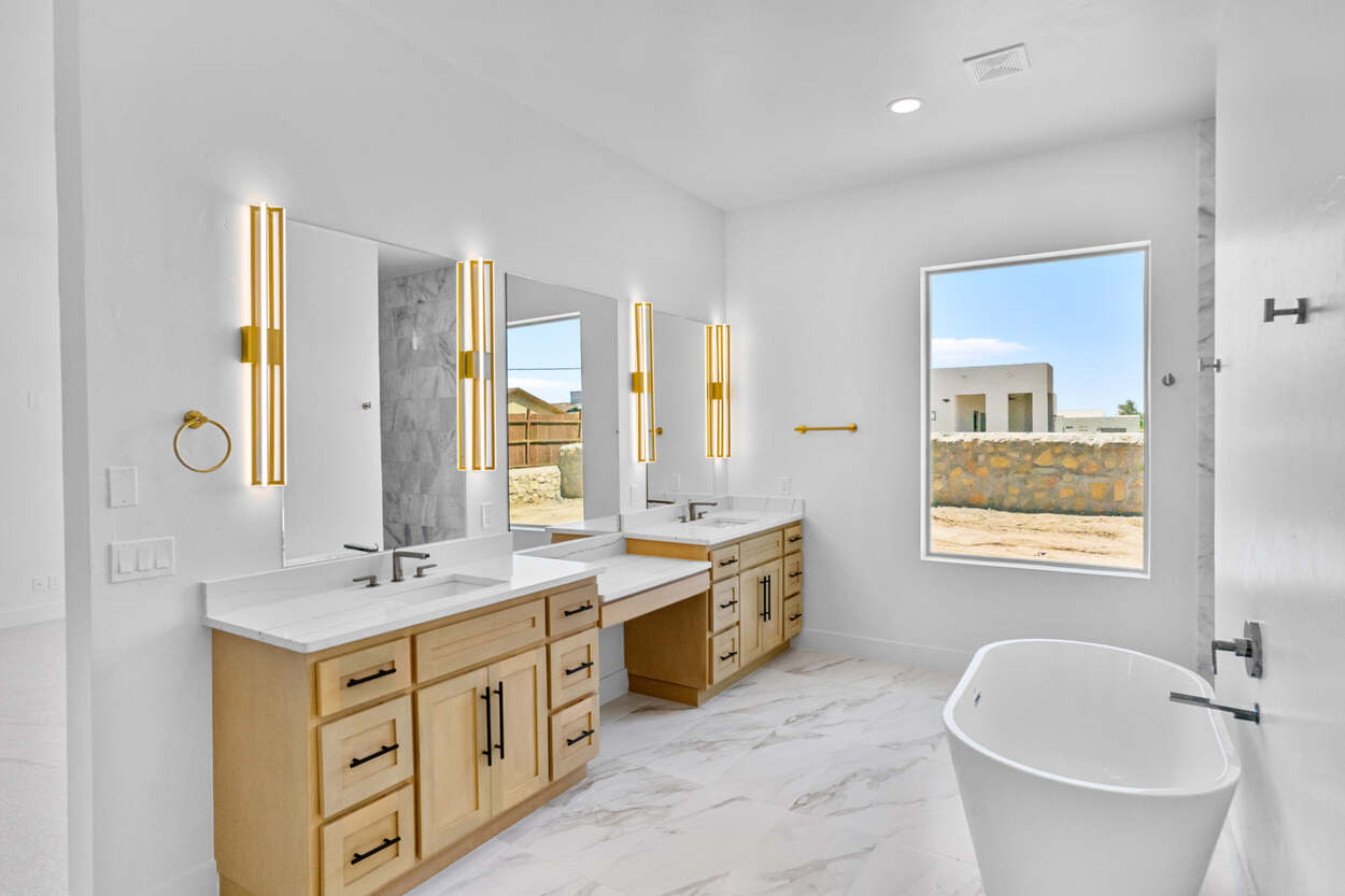 2812 Girl Scout owner's bath with gold fixtures