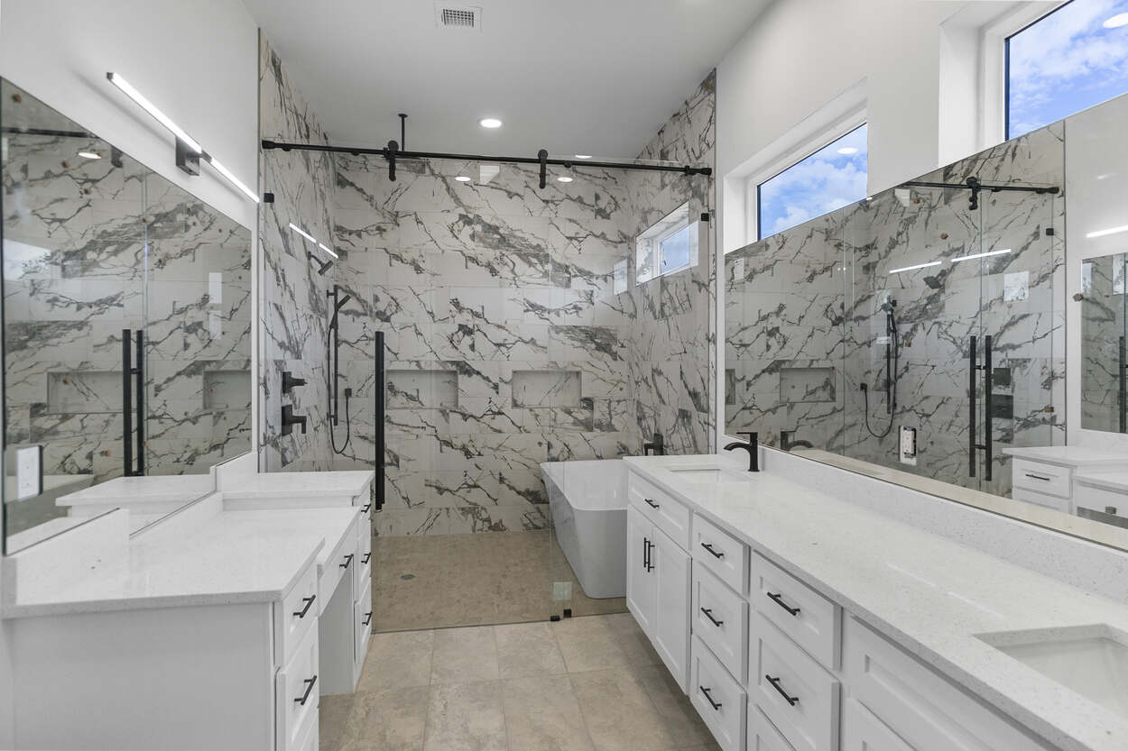 5833 Mara owner's bath